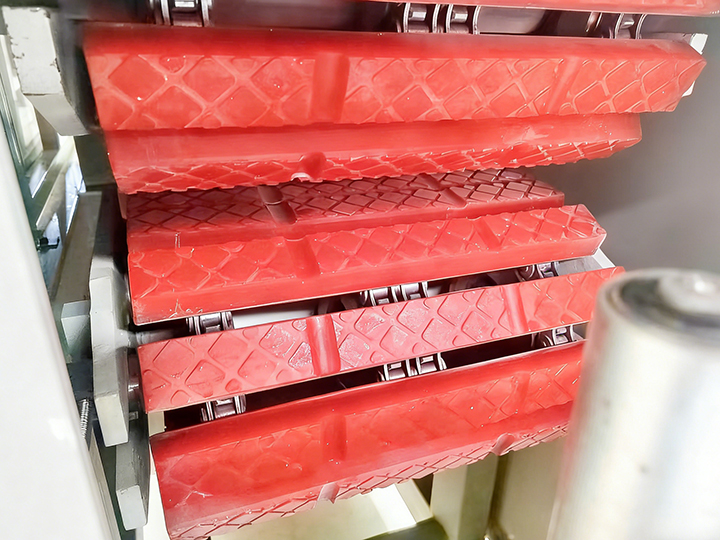 Puller for caterpillar machine